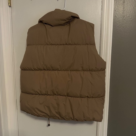 NWT GO.G.G women's oversized puffer vest size medium (093) - Picture 5 of 6